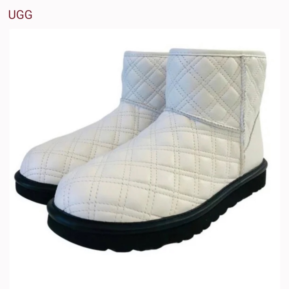 UGG Mini Classic II🔴Quilted white sheepskin ankle Boots Size 10